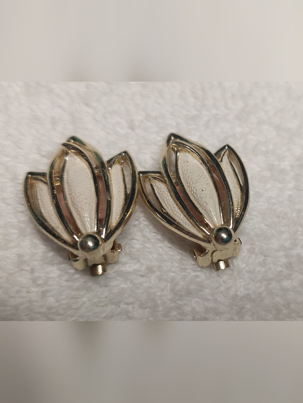 Sarah Coventry Goldtone and Cream Petal Clip-On Earrings - Elegant Floral Design